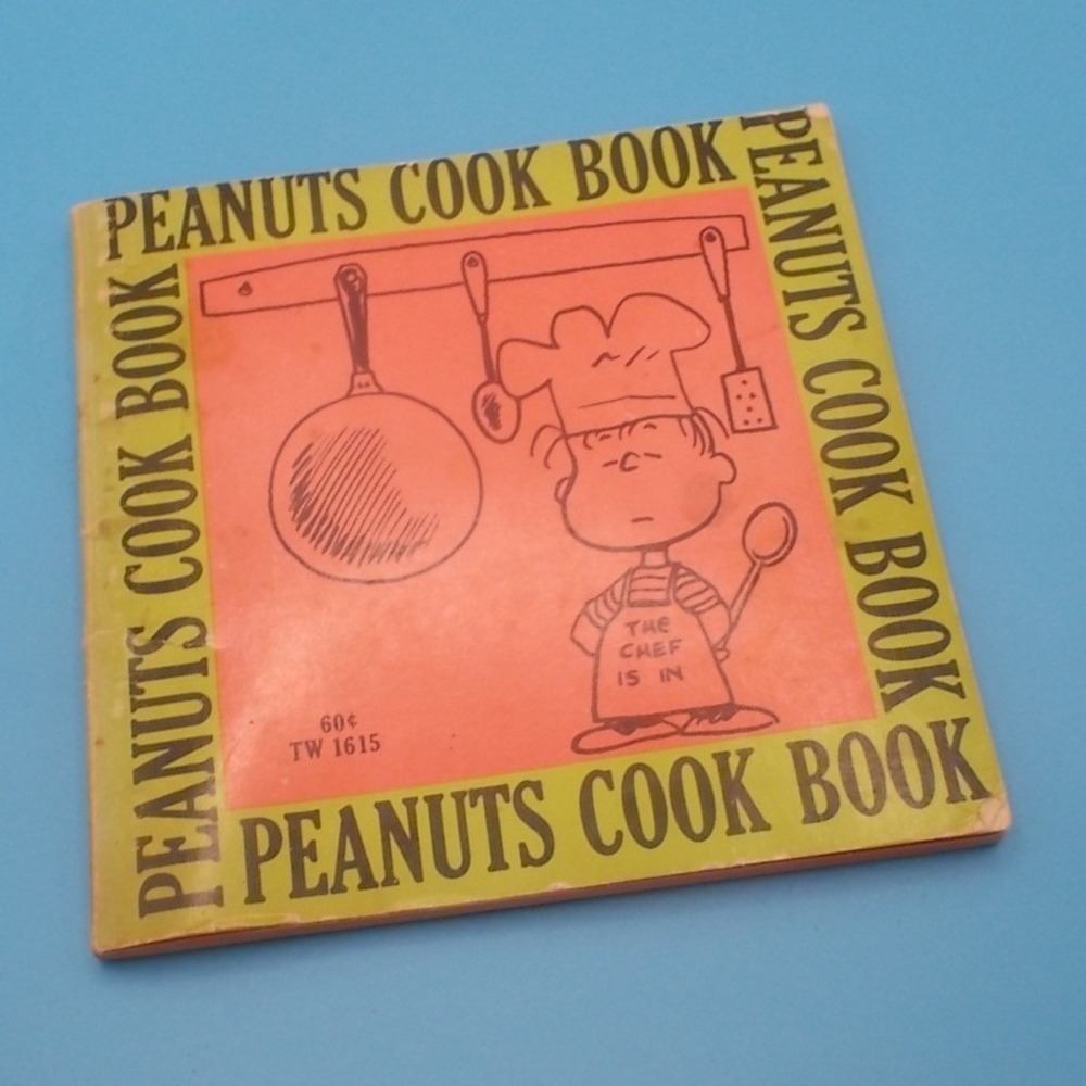 Vintage Peanuts Cook Book Charles M Schulz June Dutton Scholastic TW 1615
